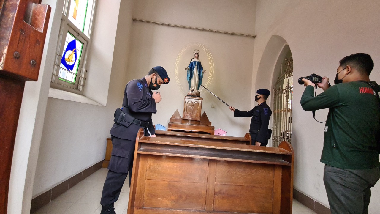 Pengamanan gereja