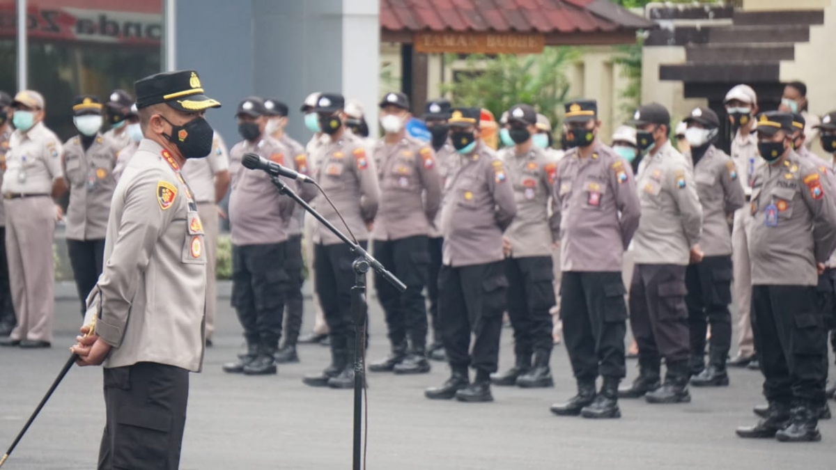 Kapolrestabes Surabaya Kombes Pol A. Yusep Gunawan saat memimpin apel di lapangan Utama Polrestabes Surabaya, Senin (13/09/2021).