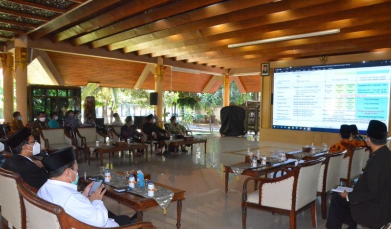 Suasana diskusi terkait PPKM Darurat di Pendopo Delta Wibawa, Sidoarjo.