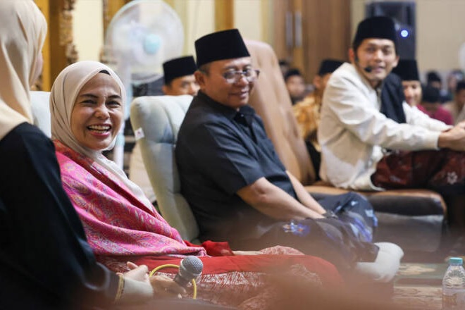 Istri Capres 2024 Ganjar Pranowo, Siti Atikoh Suprianti ikut pengajian rutinan malam Selasa Majelis Ta’lim Sabilu Taubah, yang dipimpin Gus Iqdam (PDIP Jatim)