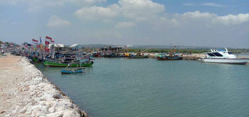 Perahu Nelayan di Bawean dan Pantura terhenti akibat kelangkaan solar. (Kominfo)