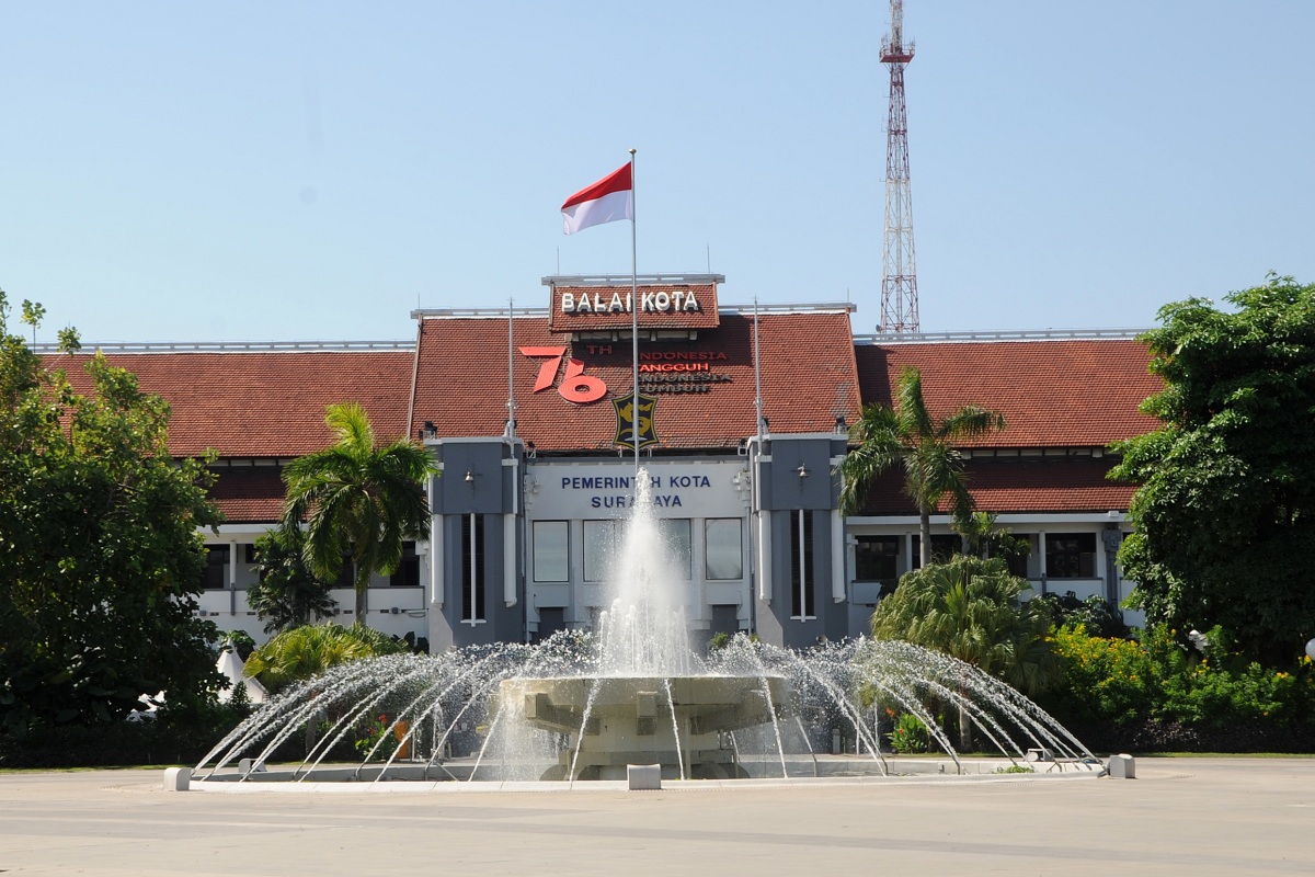 Balai Kota Surabaya.