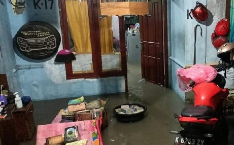 salah satu rumah warga yang terendam banjir. 
