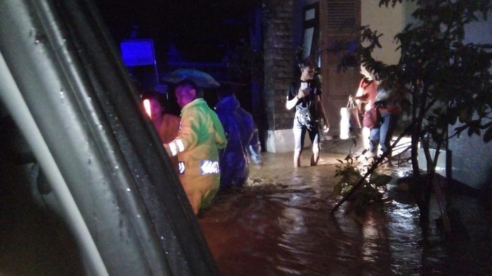 Kondisi banjir di Nganjuk, Jawa Timur, Minggu (14/2) malam.