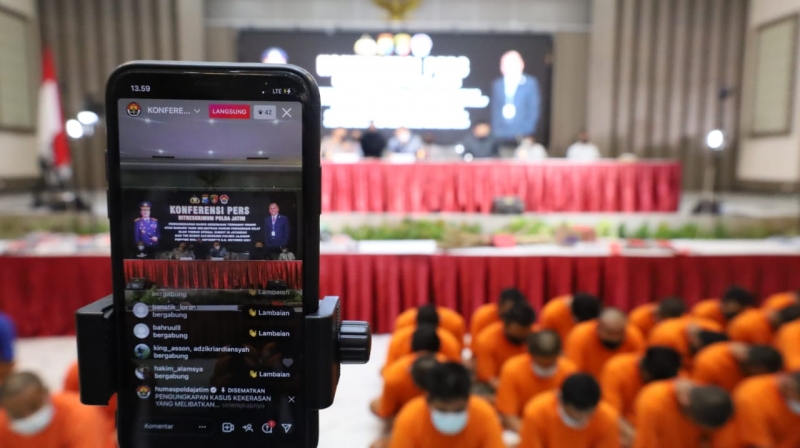 Polda Jatim saat merilis kasus kekerasan dan pengerusakan oleh oknum pesilat dari delapan daerah di Jatim. (Bidhumas Polda Jatim)