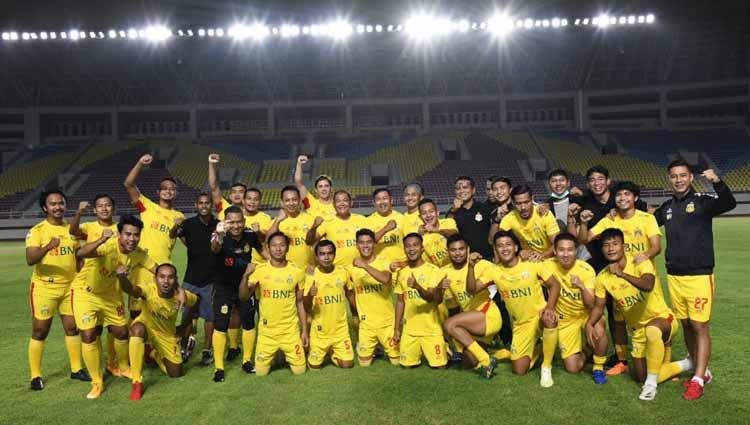 Skuad Bhayangkara Solo FC menjajal Stadion Manahan Solo yang menjadi markas barunya