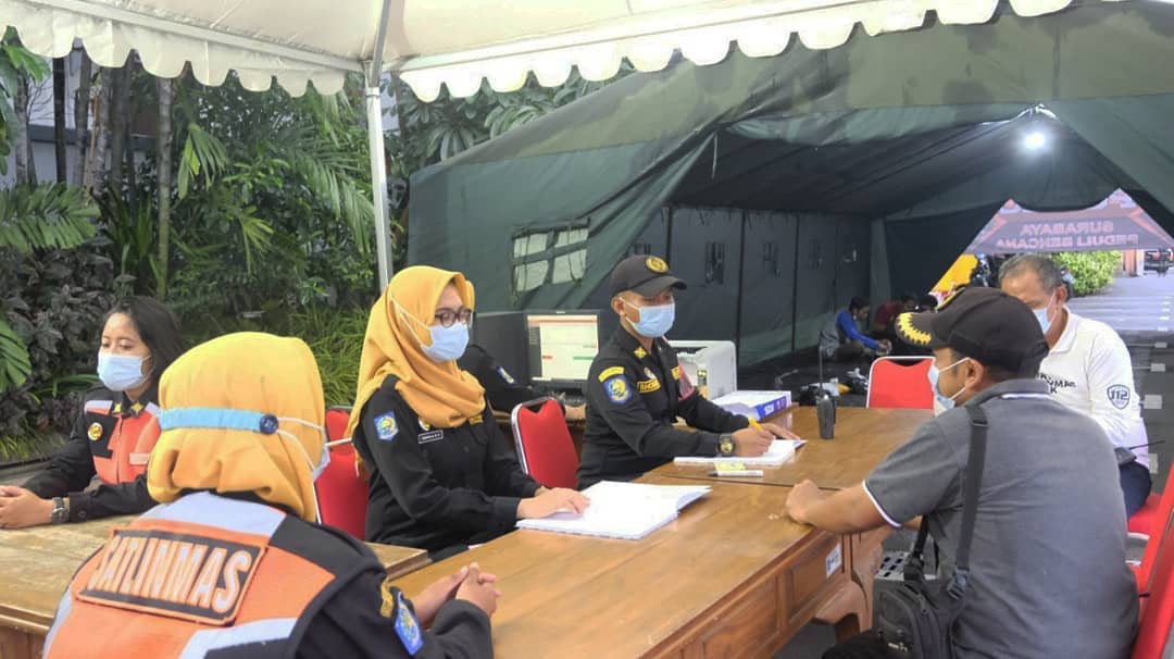 Posko Surabaya Peduli Bencana di halaman Balai Kota Surabaya