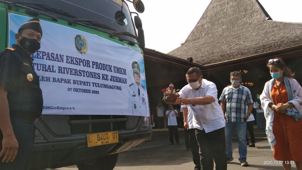 bupati tulungagung melepas export wastafel