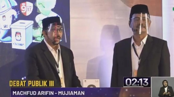 Machfud Arifin - Mujiaman saat debat terakhir Pilwali Surabaya