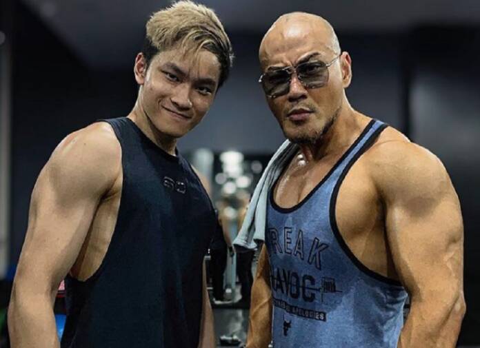 Deddy Corbuzier dan putranya, Azka Corbuzier. (Instagram)