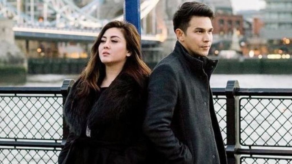 Dhena Devanka dan Jonathan Frizzy.