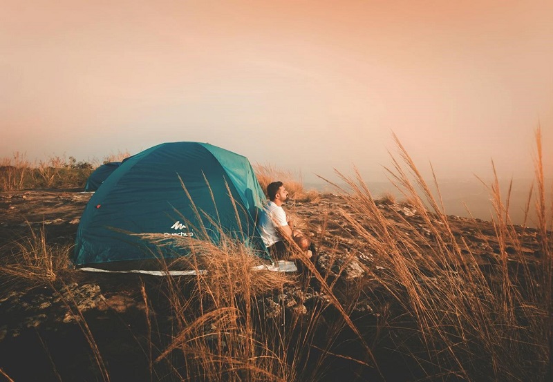 Ilustrasi glamping di gunung (Foto: Pexels.com)