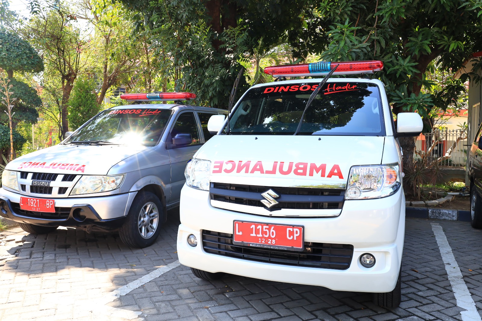 Pemkot Surabaya menyediakan pelayanan 1 kelurahan 1 ambulans untuk melayani antar-jemput pasien berobat gratis