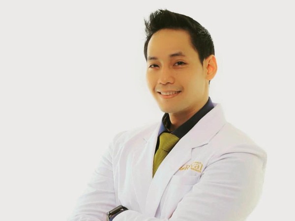 dr Dewa Nyoman. | ist