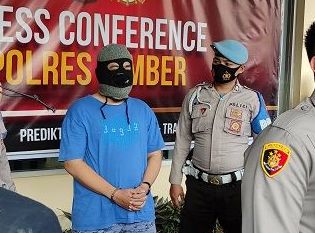 Konferensi pers kasus pencabulan anak di bawah umur oleh tersangka RH yang juga dosen Universitas Jember.