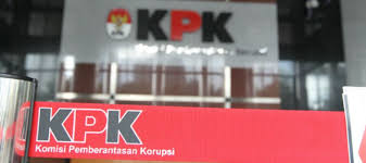 Logo KPK di pintu masuk menuju ruang dalam gedung KPK. | kpk.go.id