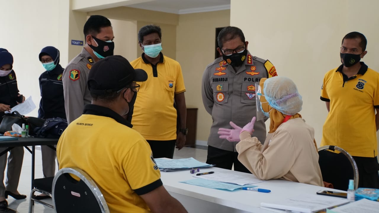 Polresta Sidoarjo saat menggelar screening bagi 57 anggotanya yang donor plasma darah convalesen
