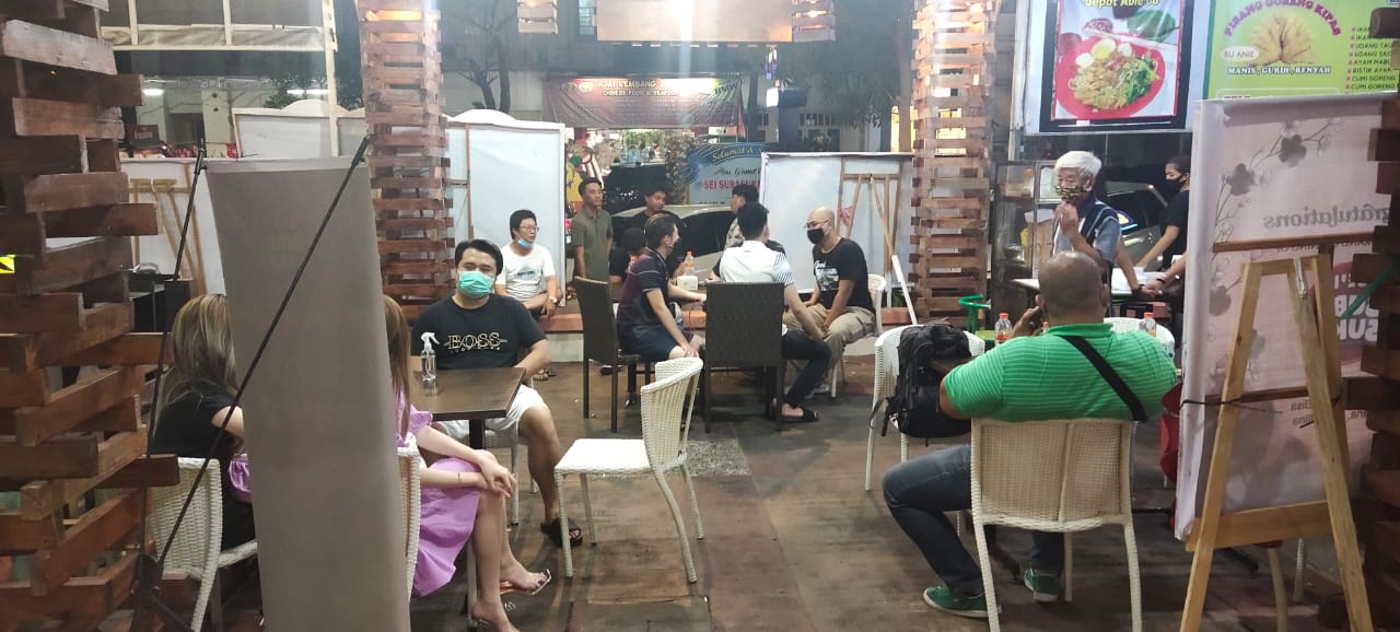 Deretan meja bagian luar restoran Sei Suba Suka juga asik buat pecinta kuliner untuk menikmati menu makanan maupun suasana malam G-Walk