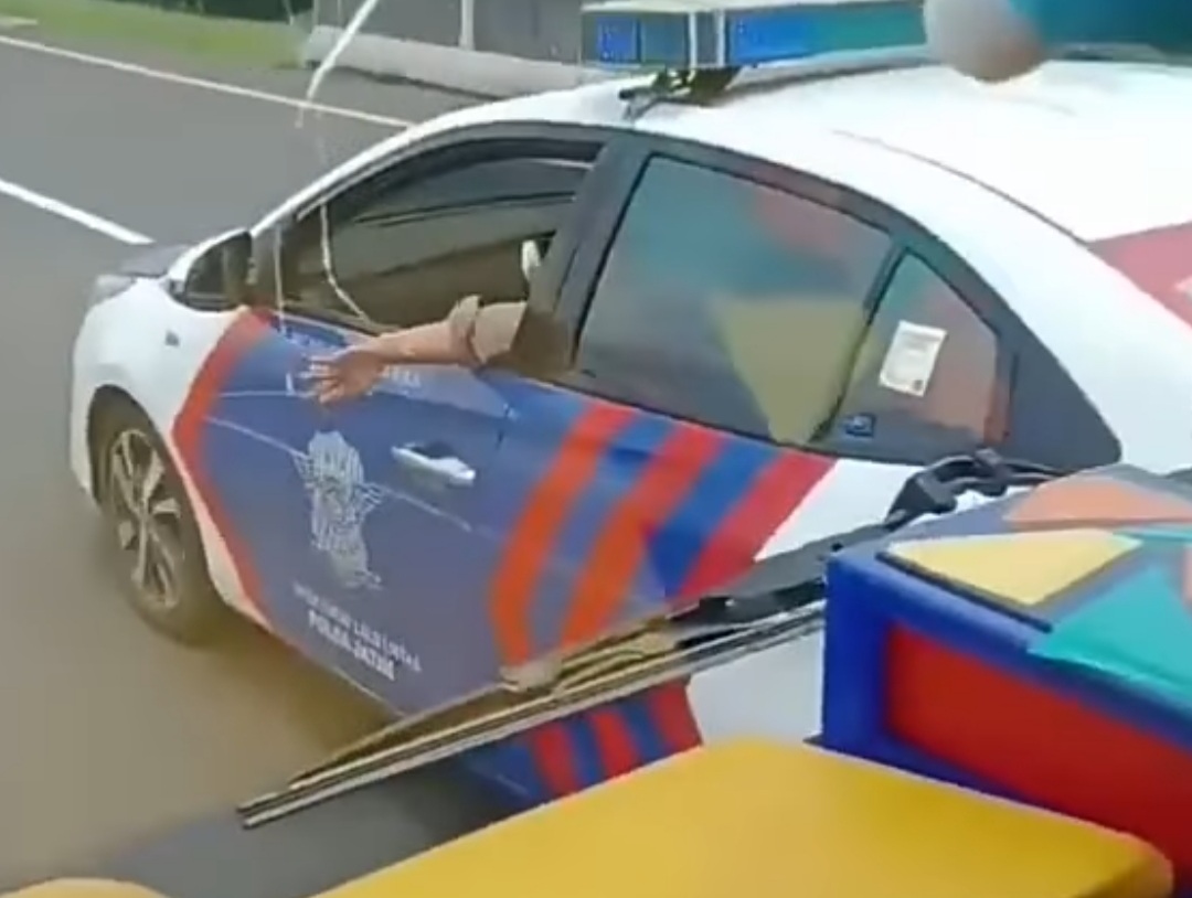 Tangkapan layar dari video kejar-kejaran di jalan tol yang viral
