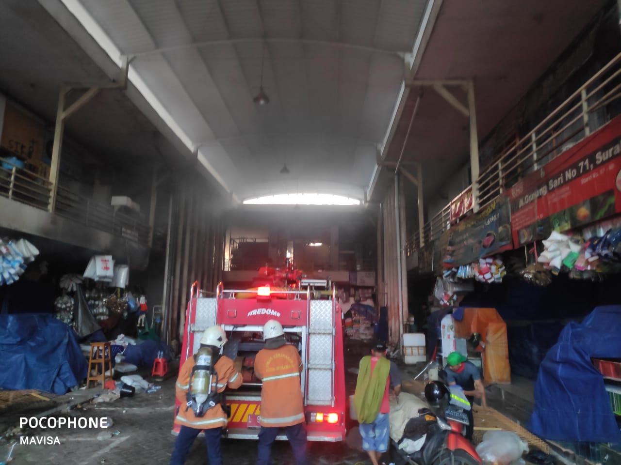 Stand pasar ikan hias di Gunungsari yang terbakar diduga akibat konsleting listrik (FOTO IST) 