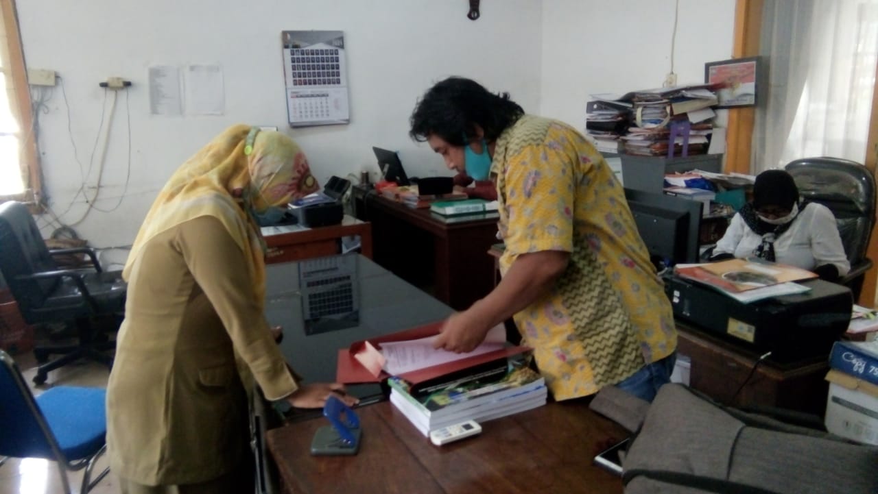 Anam Warsito saat melaporkan unsur pimpinan DPRD