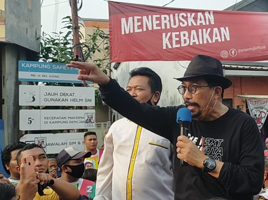 Machfud Arifin saat menyapa warga Surabaya