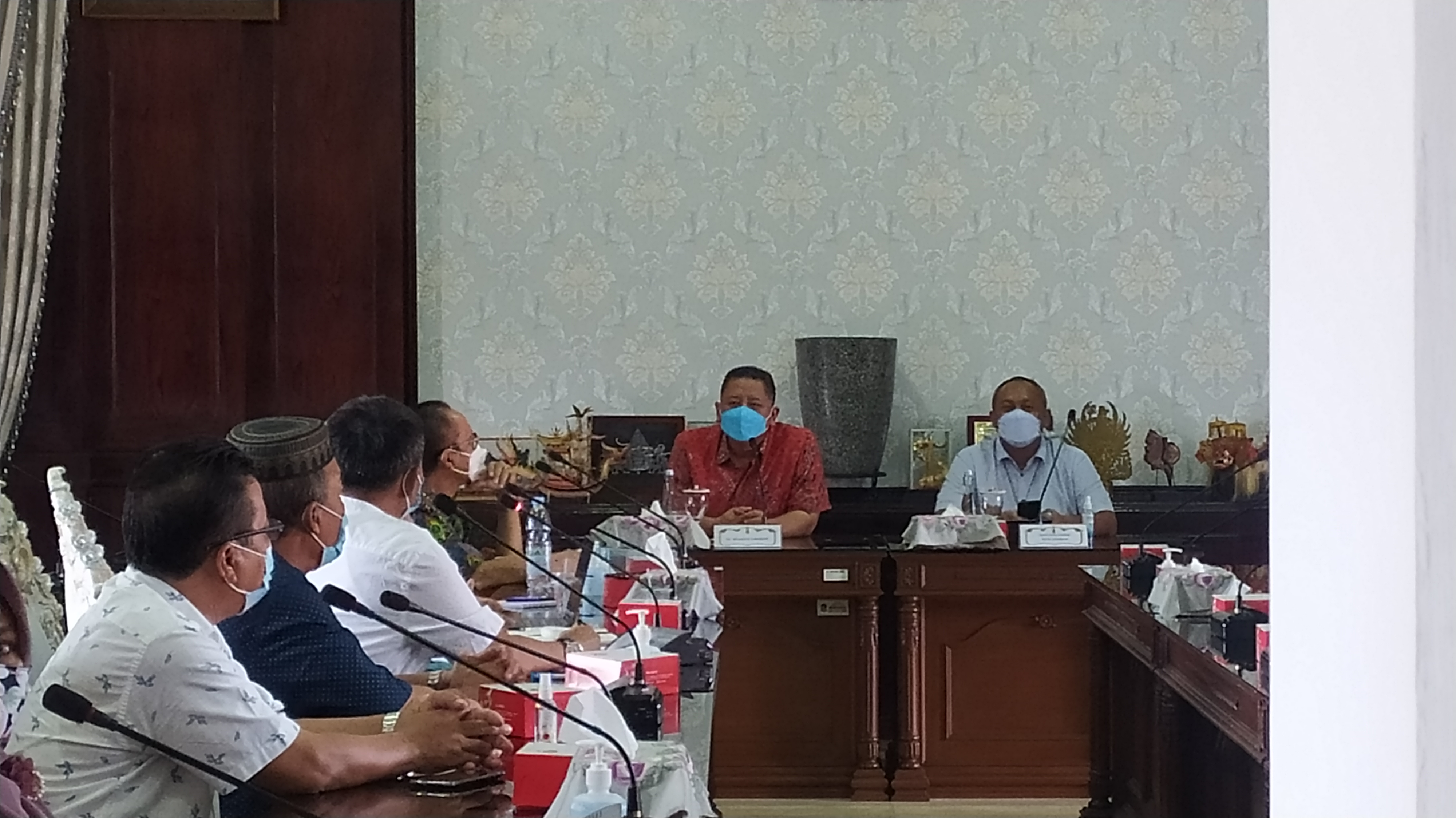 Rapat Koordinasi dipimpin Plt Wali Kota Whisnu Sakti Buana di Balai Kota.