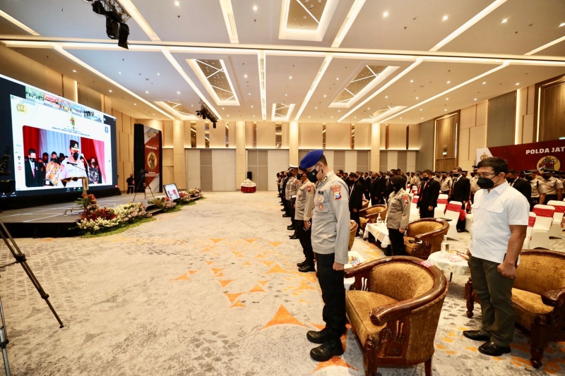 Upacara Hari Ulang Tahun ke 41, Satuan Pengamanan (Satpam) secara virtual di salah satu hotel Surabaya, Rabu (2/2/2022). 