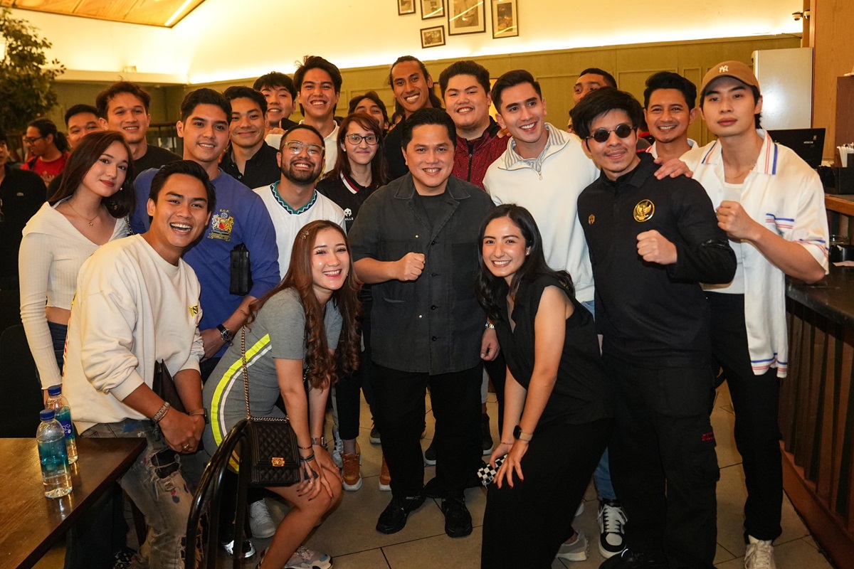 Ketua Umum PSSI, Erick Thohir saat nobar Timnas vs Irak