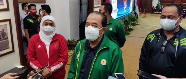 Ketua KONI Jatim Erlangga Satriagung dan Gubernur Jatim Khofifah Indar Parawansa.