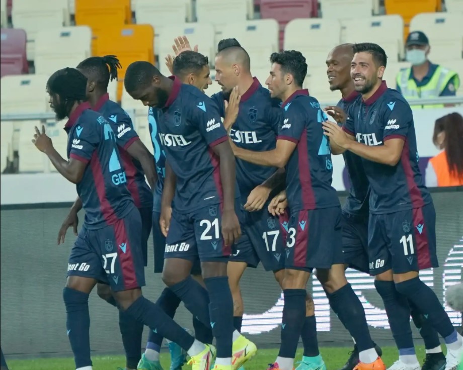 Trabzonspor si Badai Laut Hitam. (Twitter)