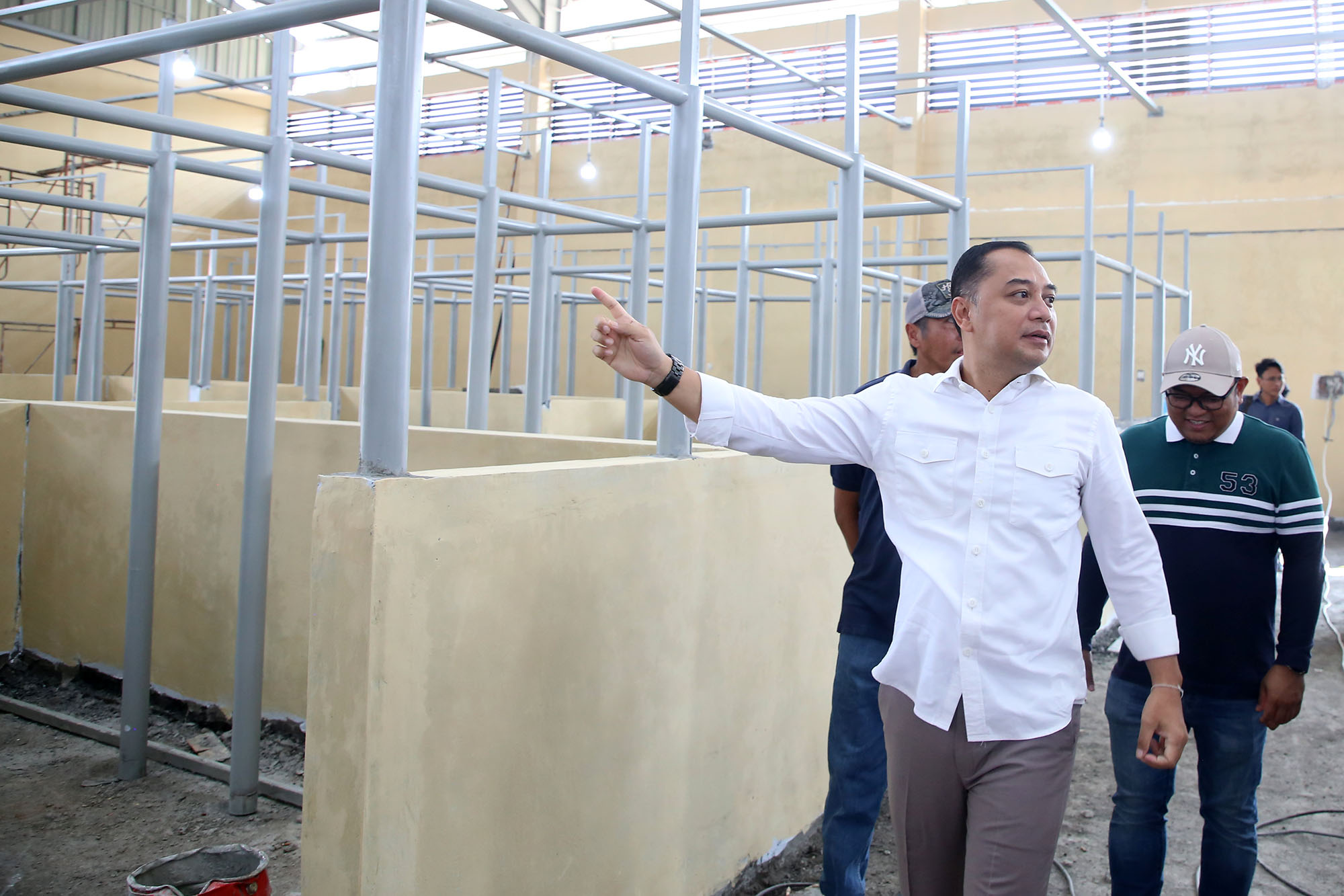 Wali Kota Surabaya Eri Cahyadi meninjau Pasar Karah 