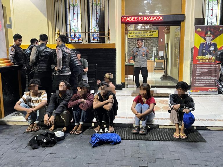 Anggota genster Surabaya diamanakan ke Polrestabes Surabaya