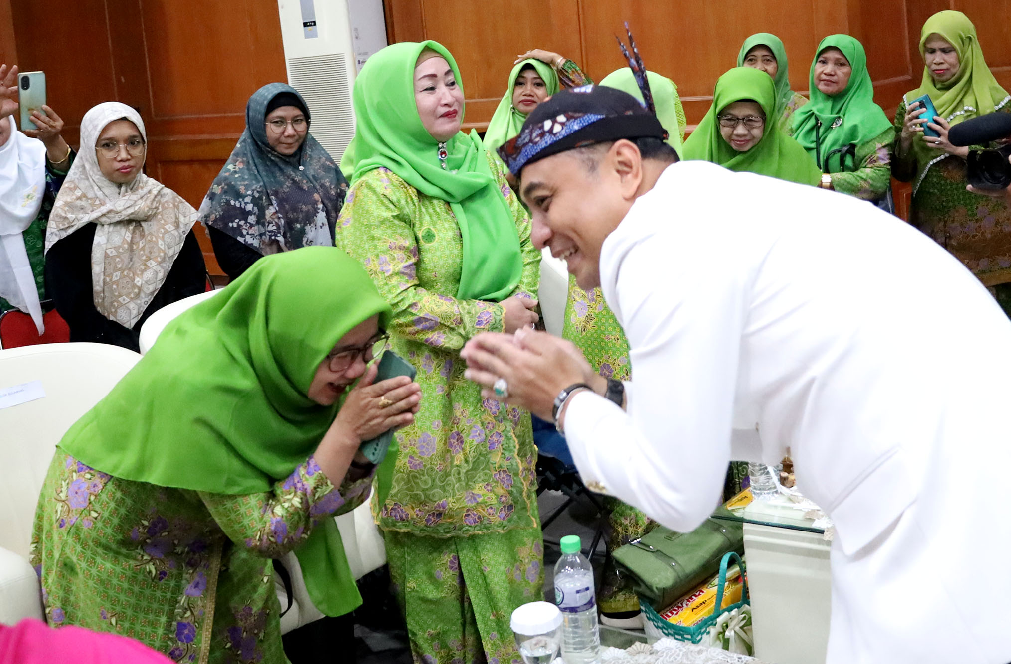 Eri Cahyadi bersama Muslimat NU Surabaya