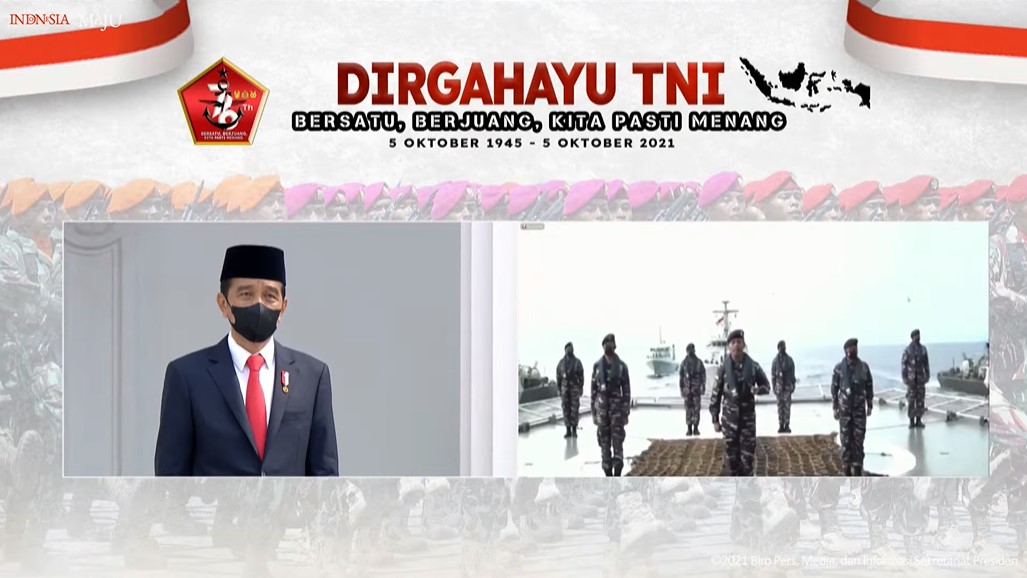 Presiden Joko Widodo memimpin Upacara Peringatan Ke-76 Hari TNI, di Halaman Istana Merdeka, Jakarta, Selasa (05/10/2021)