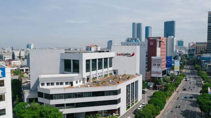 Kantor Pusat Bank Jatim di Jalan Basuki Rahmat Surabaya