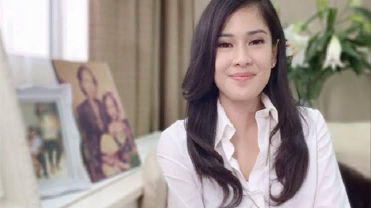 Artis Dian Sastro