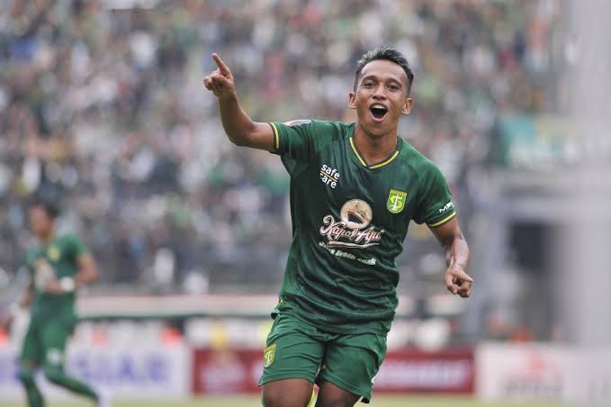Irfan Jaya saat masih berkostum Persebaya Surabaya. 