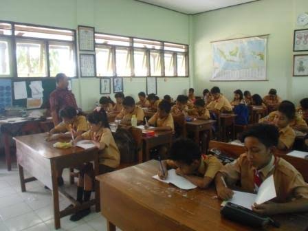 Proses belajar mengajar di salah satu SD di Tulungagung sebelum pandemi COVID-19 menyerang. (Kemendikbud) 