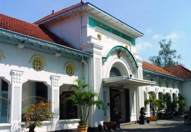 Pengadilan Negeri Surabaya lockdown lima hari sejak Senin (18/1) ini.