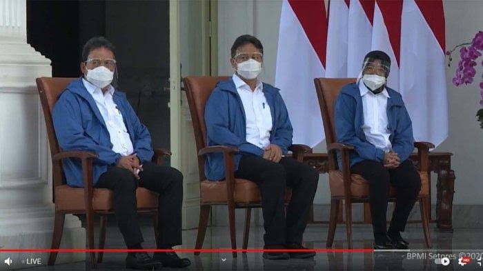 DITUNJUK: Tri Rismaharini (kanan) bersama menteri baru Jokowi di Istana Presiden, Selasa (21/12).