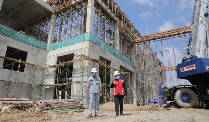 Khofifah Indar Parawansa Gubernur Jawa Timur gowes meninjau lokasi Museum & Galeri SBY-Ani Yudhoyono, Minggu (18/10/2020). Foto: Humas Pemprov Jatim