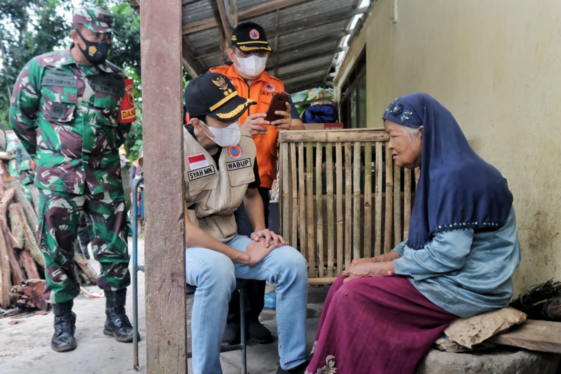 Wakil Bupati Trenggalek, Syah M. Natanegara meninjau lokasi terdampak gempa