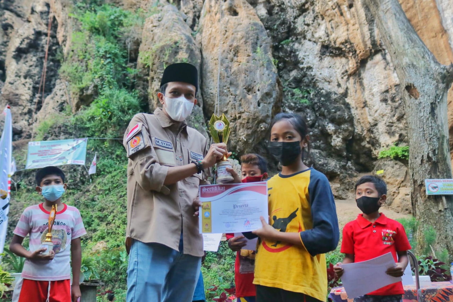 Wakil Bupati Trenggalek, Syah Muhammad Natanegara, hadir dalam acara Fun Climbing sekaligus pelantikan Pengkab Federasi Panjat Tebing Indonesia.