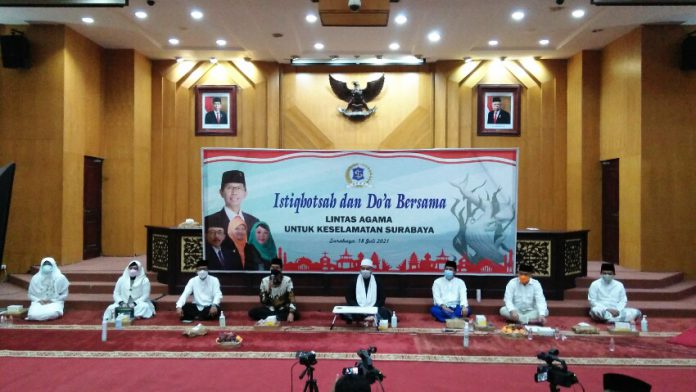 Istigasah lintas agama yang dilakukan oleh DPRD Kota Surabaya.