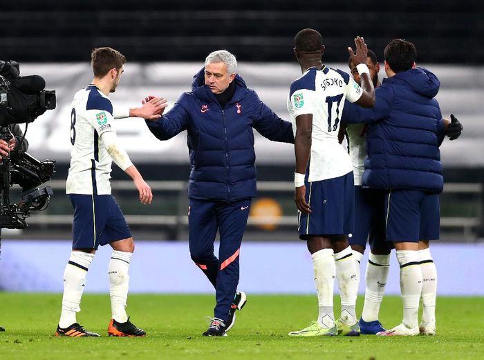 Jose Mourinho bersama pemain Spurs 
