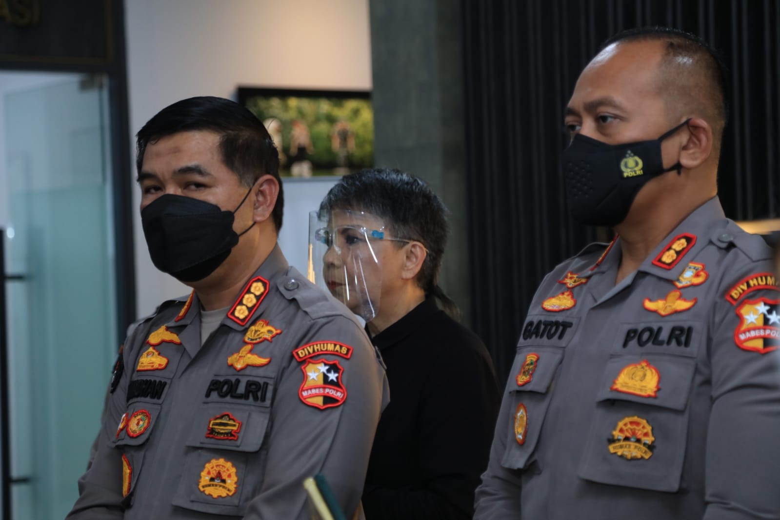 Kabag Penerangan Umum Divisi Humas Polri Kombes Ahmad Ramadhan (kiri)