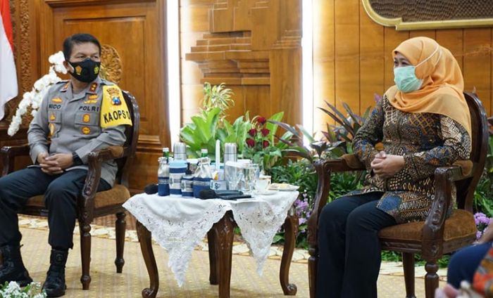 Kapolda Jatim Irjen Pol Nico Afinta da Gubernur Jatim Khofifah Indar Parawansa dalam sebuah kesempatan, beberapa waktu lalu. (net)