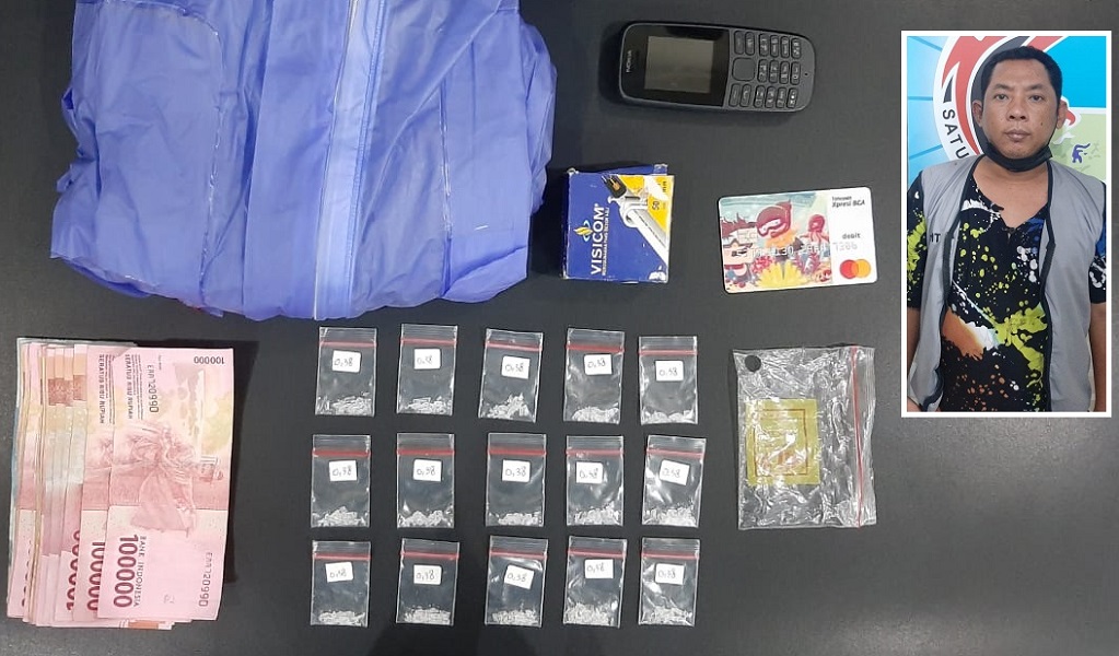 Barang bukti 15 poket sabu-sabu yang diamankan dari tersangka Andri Fitrianto