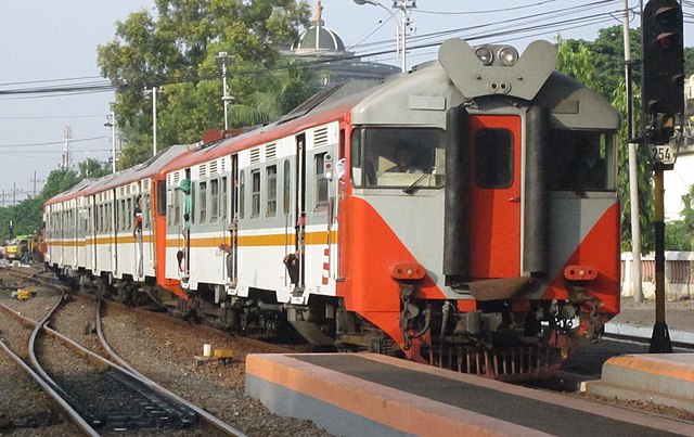 Komuter jurusan Surabaya - Bangil. Sementara itu, beberapa hari ke depan, PT KAI Daop 8 Surabaya bakal meluncurkan komuter jurusan Sidoarjo - Gresik. | Wiki